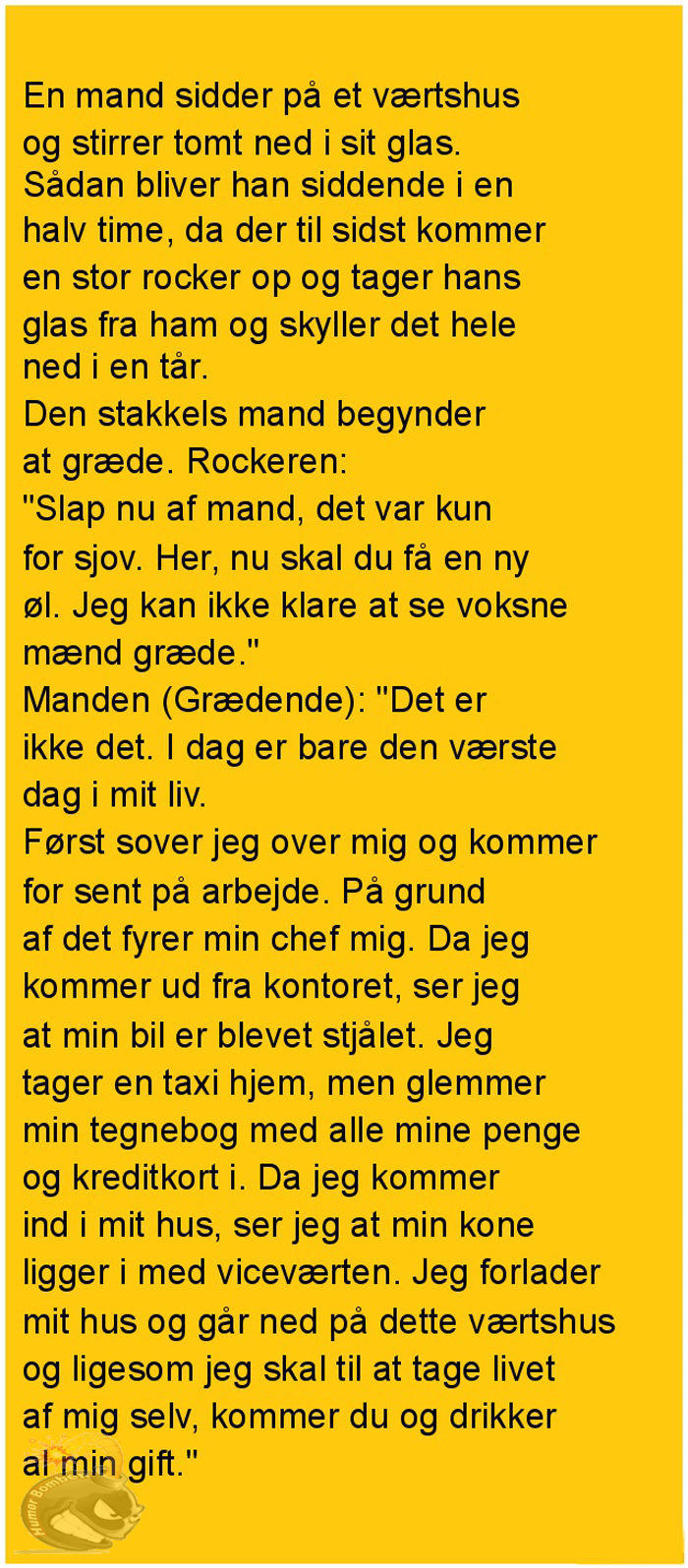 En mand sidder på et værtshus